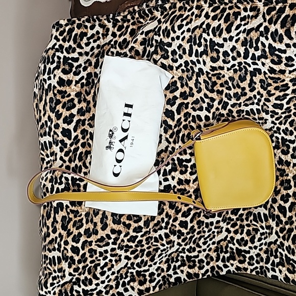 Coach 1941 yellow crossbody - Picture 2 of 9
